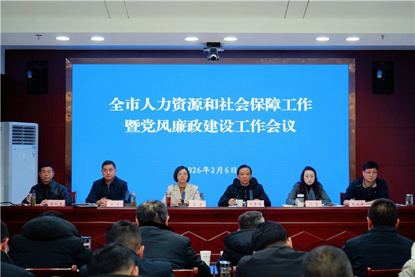 用心用情惠民生 聚精会神谋发展